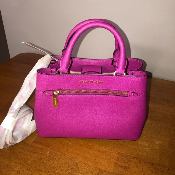 Michael Kors Handbags - New Michael Kors small satchel purse
